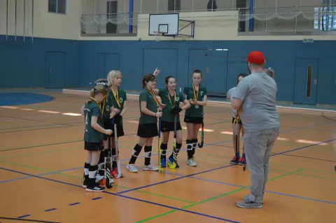 Warum seid Ihr hier? Zum Hockeyspielen! Warum seid Ihr hier? Zum Hockeyspielen!