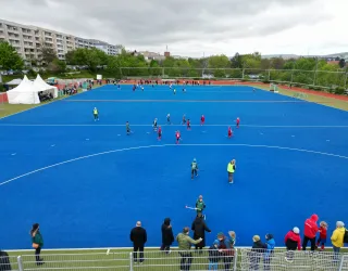Blick auf den Hockeyplatz auf dem Sportdach Kaufland Erfurt